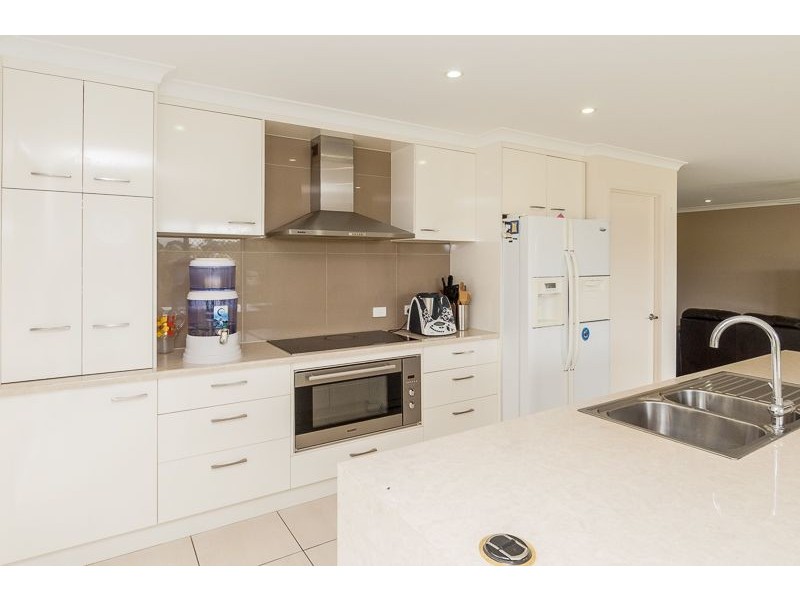 3 Petecost close, Glen Eden QLD 4680