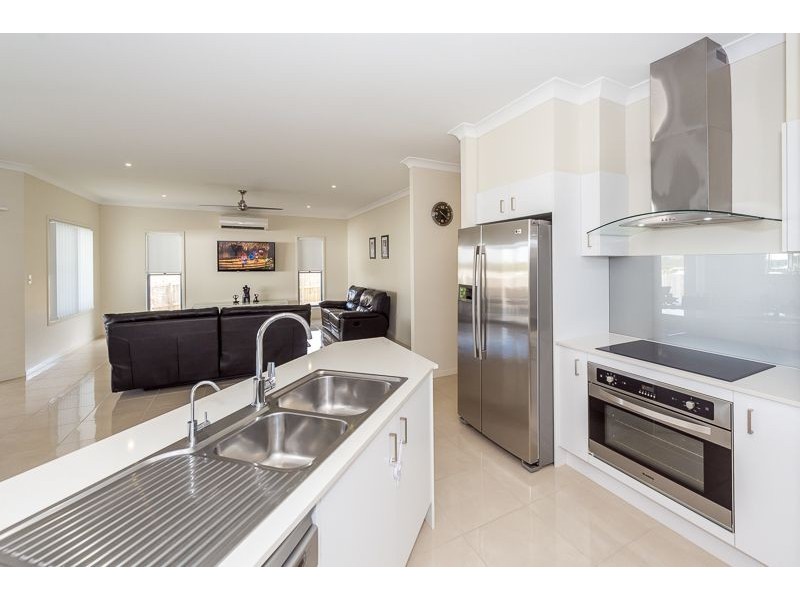 5 Palmerston court, New Auckland QLD 4680