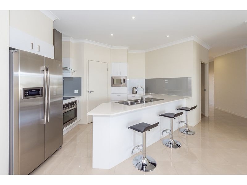 5 Palmerston court, New Auckland QLD 4680