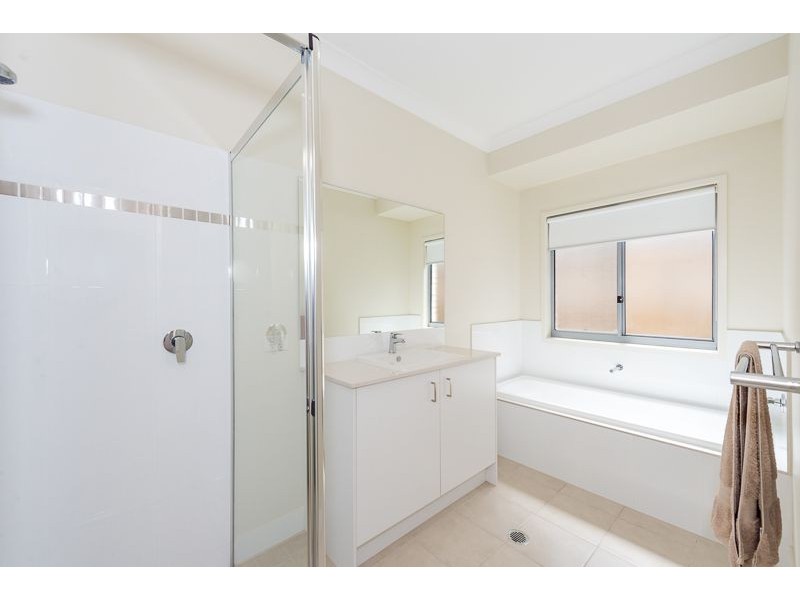 5 Palmerston court, New Auckland QLD 4680