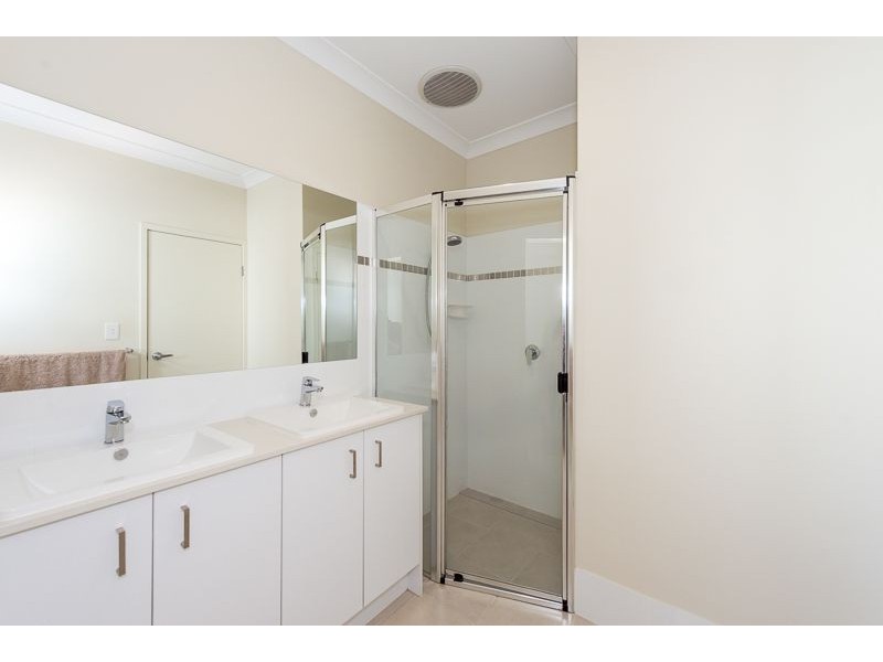 5 Palmerston court, New Auckland QLD 4680