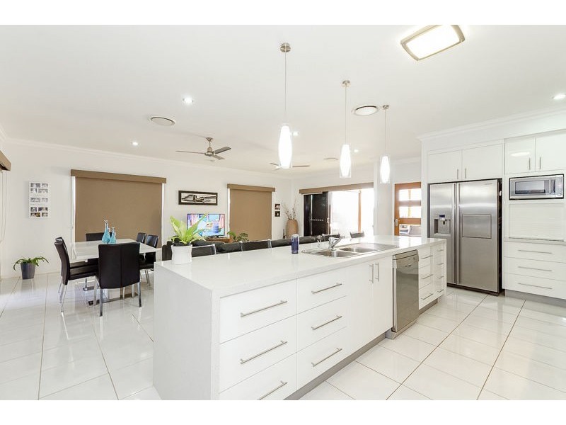 6 Petecost Close, Glen Eden QLD 4680