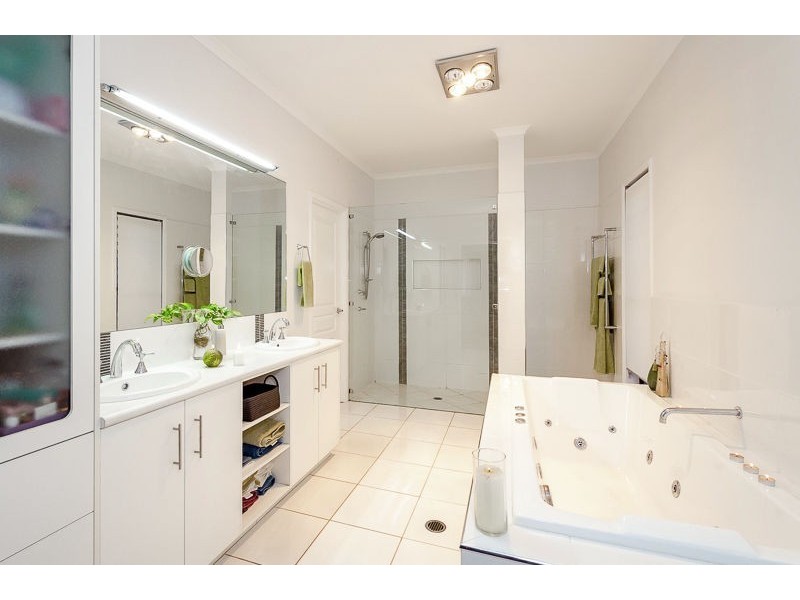 6 Petecost Close, Glen Eden QLD 4680