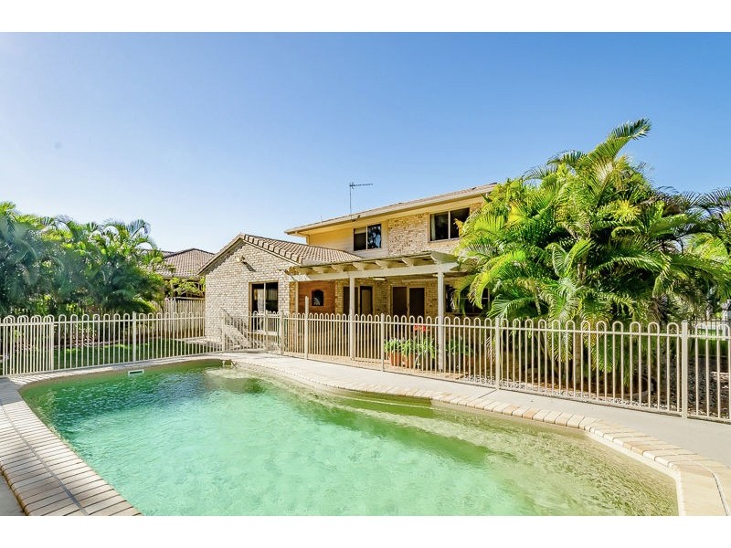 13 Barrine Close, Clinton QLD 4680