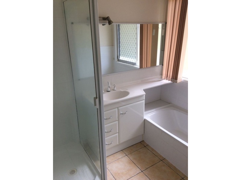 8 Gretel Drive, Clinton QLD 4680