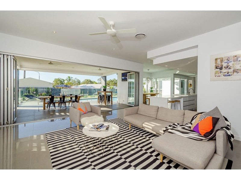 2 Parksville Drive, New Auckland QLD 4680