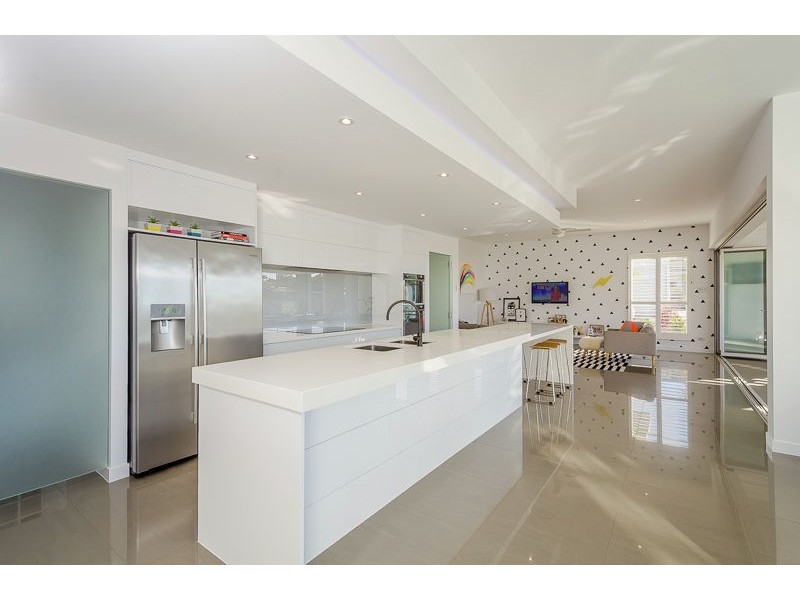 2 Parksville Drive, New Auckland QLD 4680