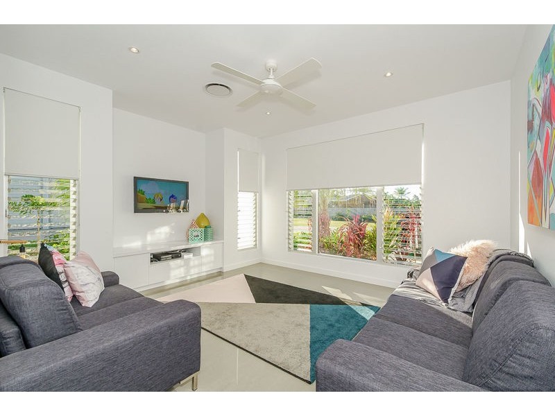 2 Parksville Drive, New Auckland QLD 4680