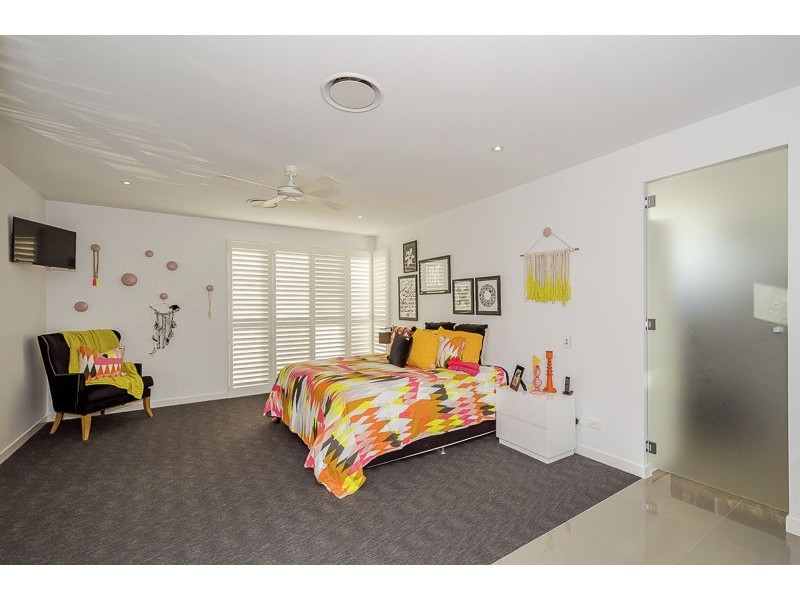 2 Parksville Drive, New Auckland QLD 4680