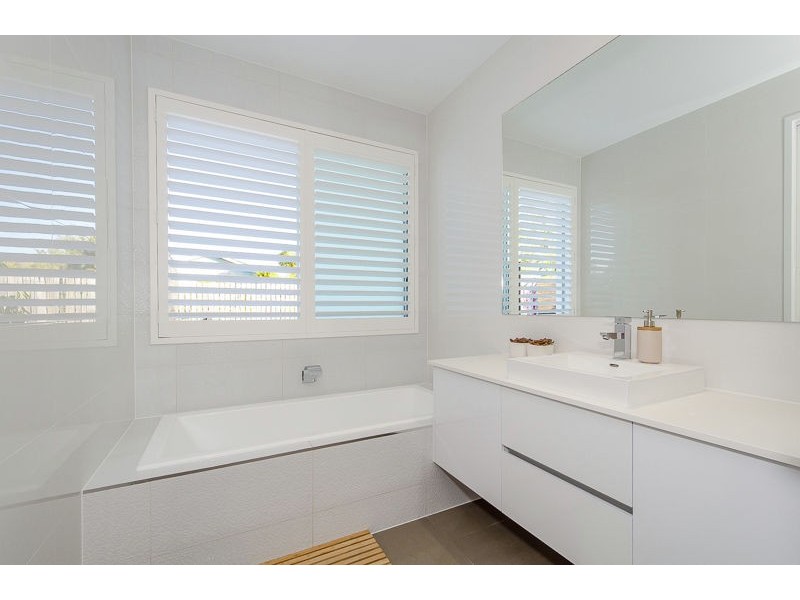 2 Parksville Drive, New Auckland QLD 4680