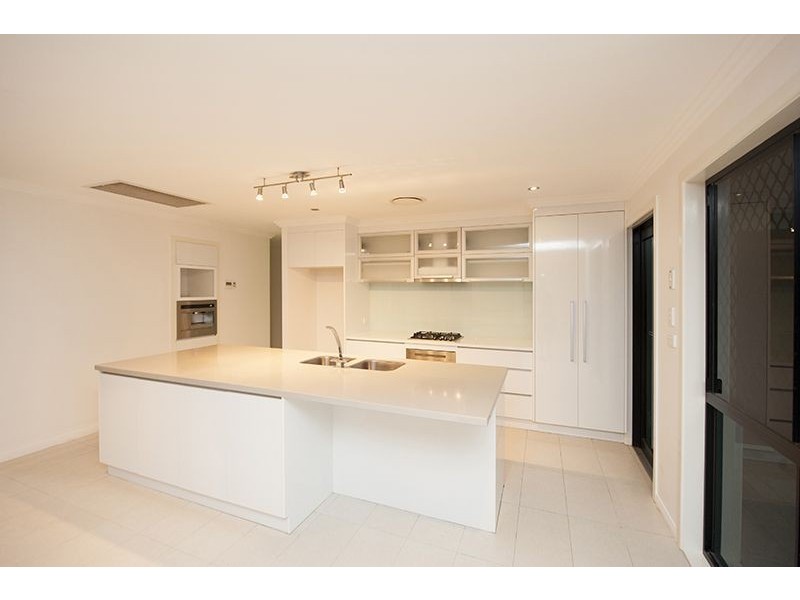 17 Beezley Street, Glen Eden QLD 4680