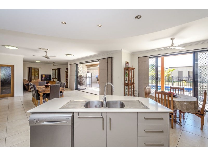 1 Victoria Avenue, Glen Eden QLD 4680