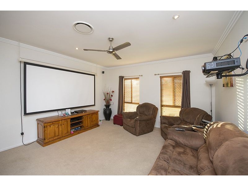 1 Victoria Avenue, Glen Eden QLD 4680