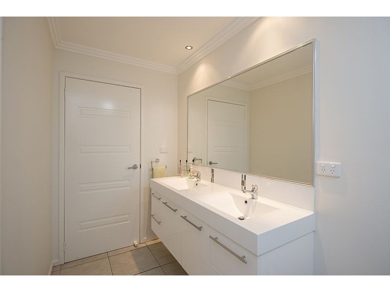 1 Victoria Avenue, Glen Eden QLD 4680