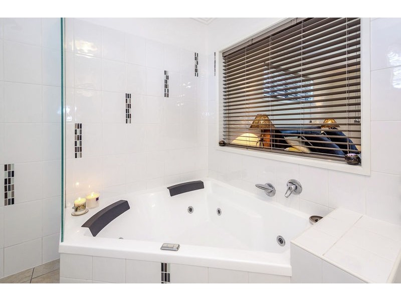 1 Victoria Avenue, Glen Eden QLD 4680