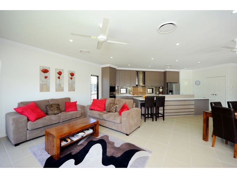 53 Katrina Boulevard, New Auckland QLD 4680