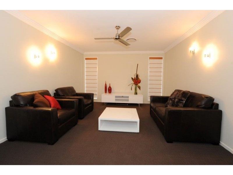 3 Grasstree Crescent, Kirkwood QLD 4680