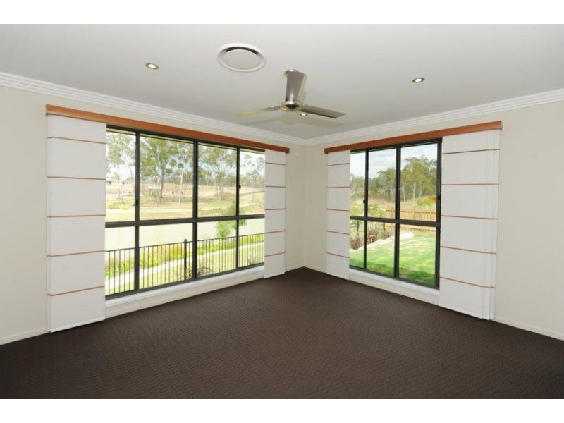 3 Grasstree Crescent, Kirkwood QLD 4680