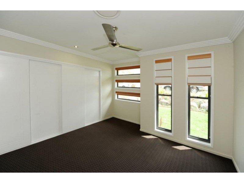 3 Grasstree Crescent, Kirkwood QLD 4680