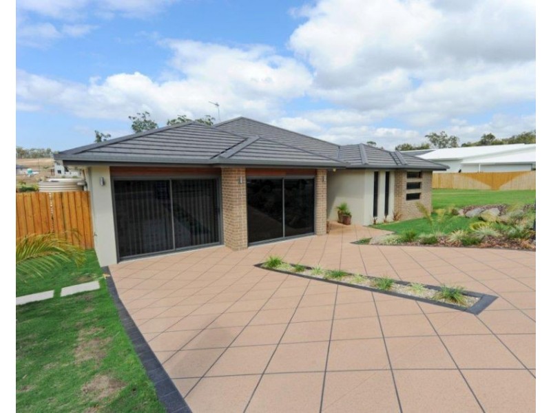 3 Grasstree Crescent, Kirkwood QLD 4680