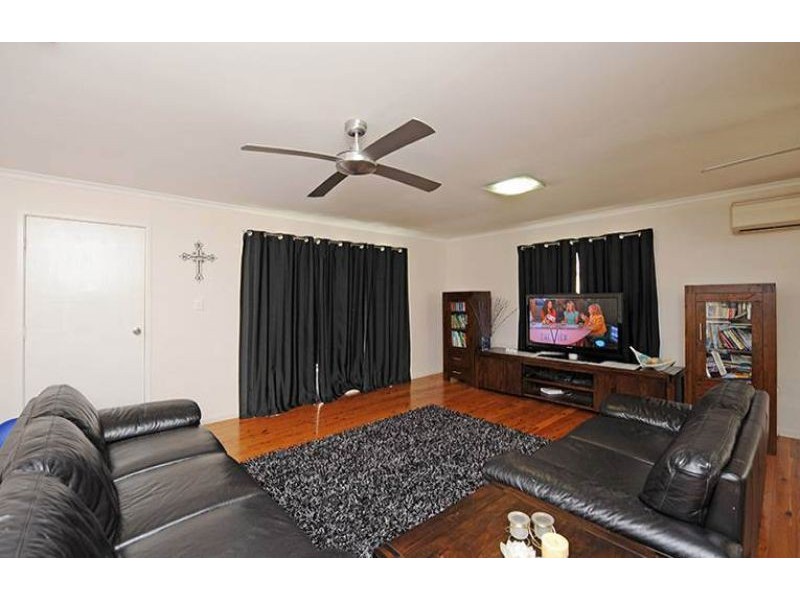 27 Pine Avenue, West Gladstone QLD 4680