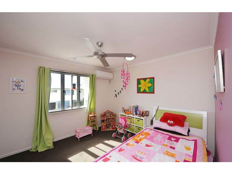 27 Pine Avenue, West Gladstone QLD 4680