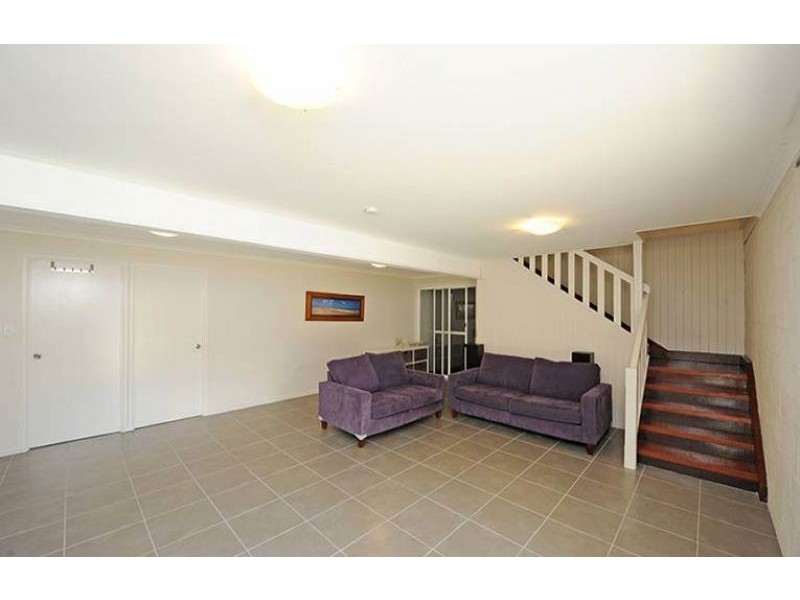 27 Pine Avenue, West Gladstone QLD 4680