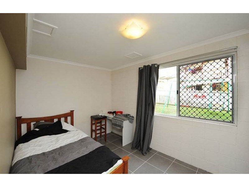 27 Pine Avenue, West Gladstone QLD 4680