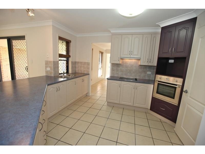 4 Leonie Court, New Auckland QLD 4680