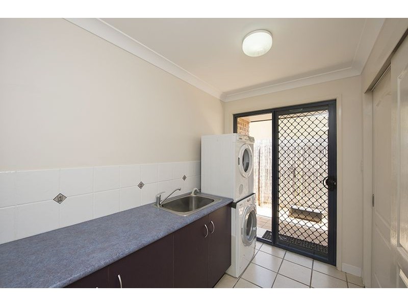 4 Leonie Court, New Auckland QLD 4680