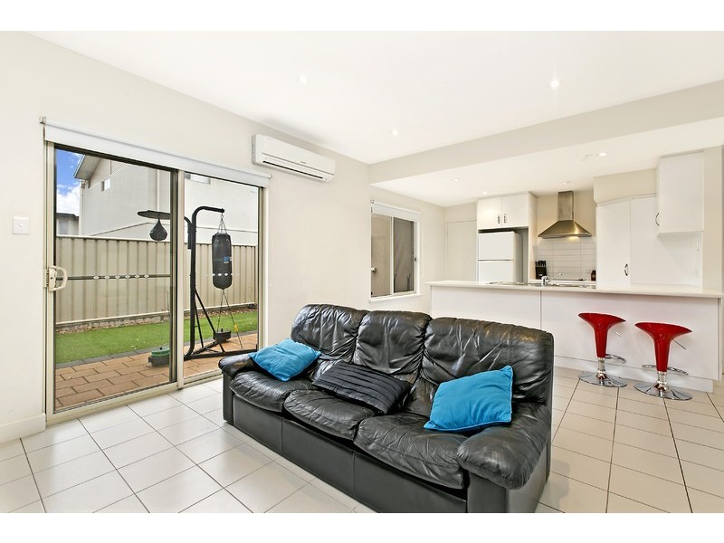 2/2 Whinnerah Avenue, Aldinga Beach SA 5173