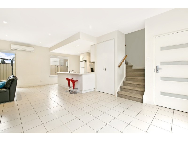 2/2 Whinnerah Avenue, Aldinga Beach SA 5173