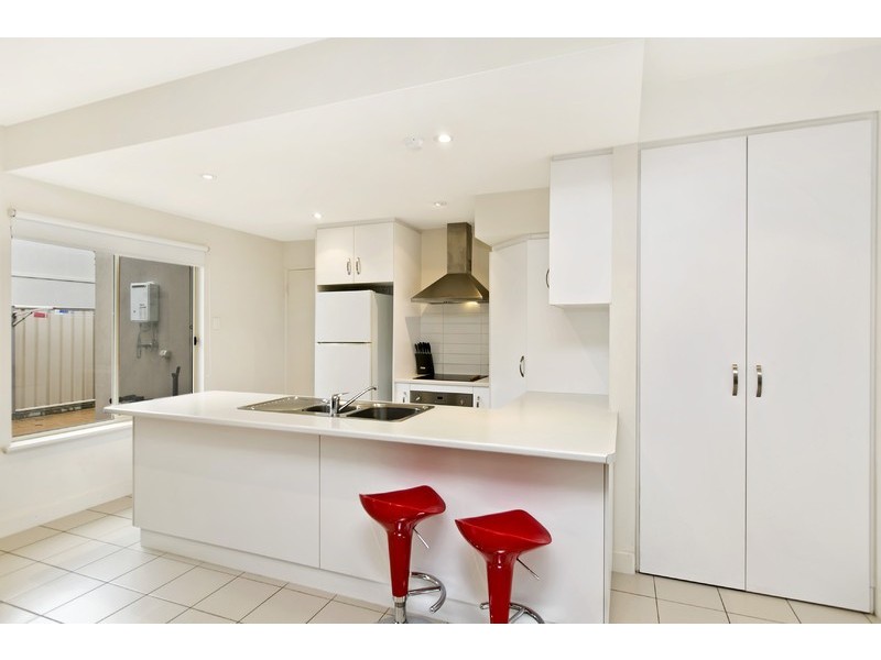 2/2 Whinnerah Avenue, Aldinga Beach SA 5173