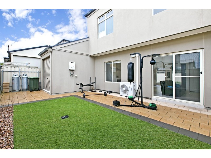 2/2 Whinnerah Avenue, Aldinga Beach SA 5173