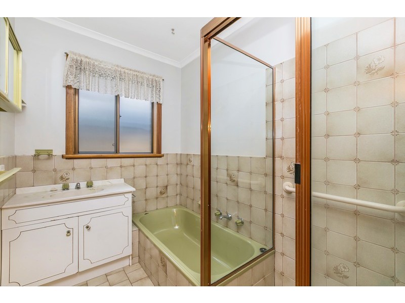 4 Spruce Avenue, Aberfoyle Park SA 5159