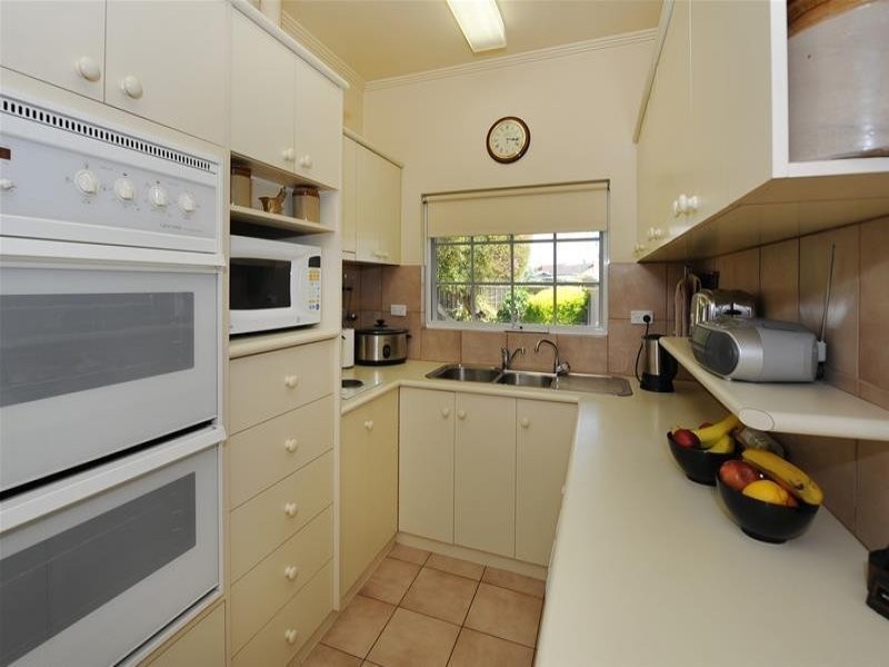 7 Lewis Crescent, North Plympton SA 5037