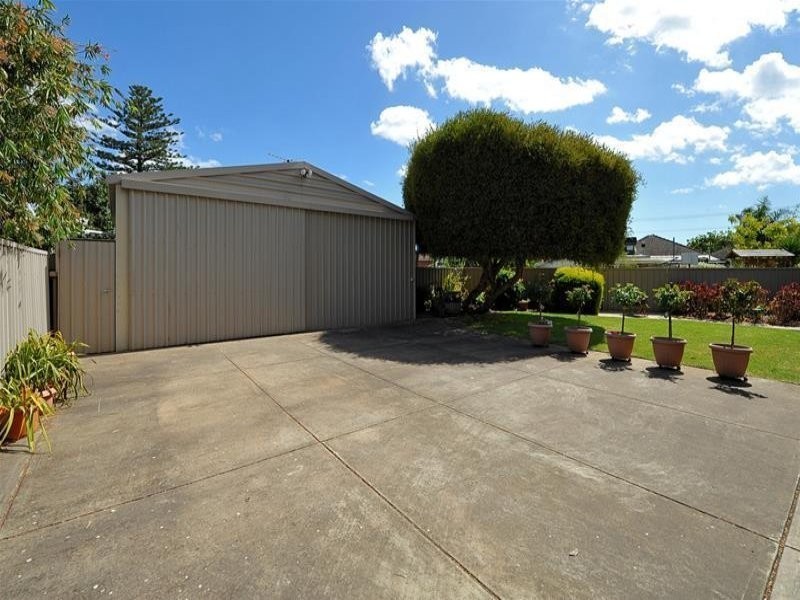 7 Lewis Crescent, North Plympton SA 5037