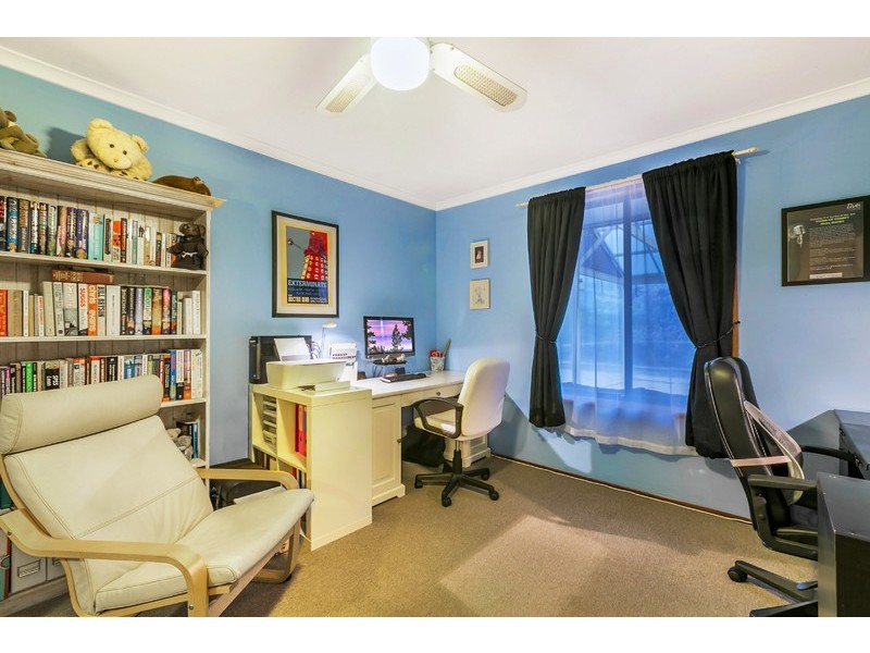 4 Deakin Court, Trott Park SA 5158