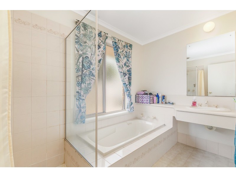 4 Lowell Court, Woodcroft SA 5162
