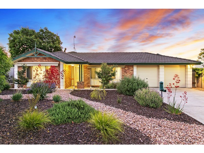 4 Cambridge Place, Clovelly Park SA 5042