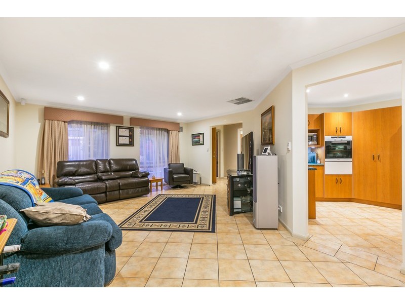 4 Cambridge Place, Clovelly Park SA 5042