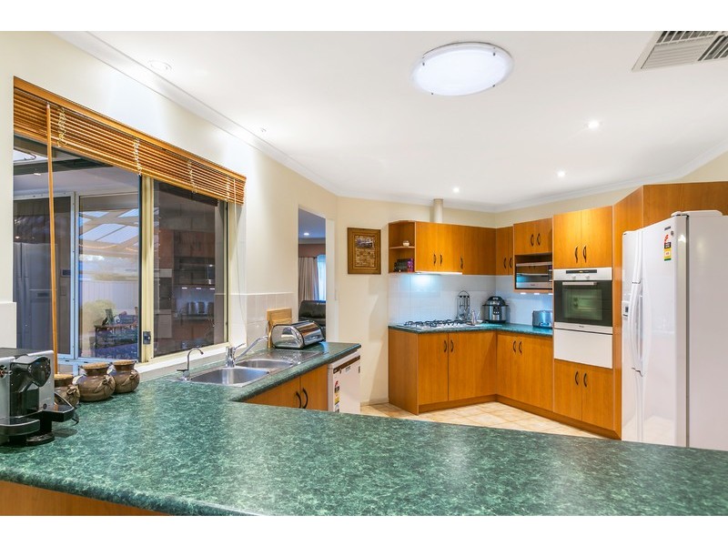 4 Cambridge Place, Clovelly Park SA 5042