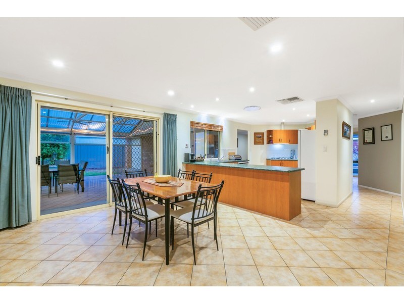 4 Cambridge Place, Clovelly Park SA 5042