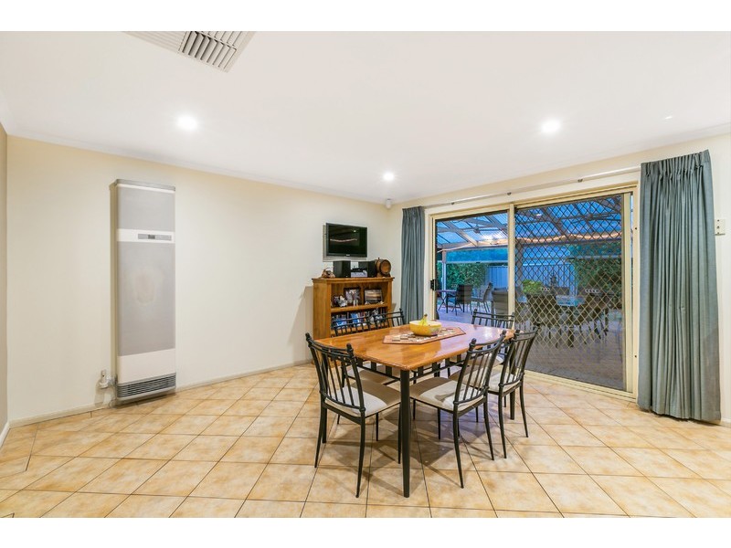 4 Cambridge Place, Clovelly Park SA 5042