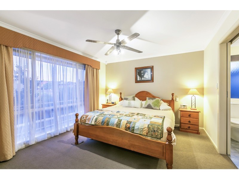 4 Cambridge Place, Clovelly Park SA 5042