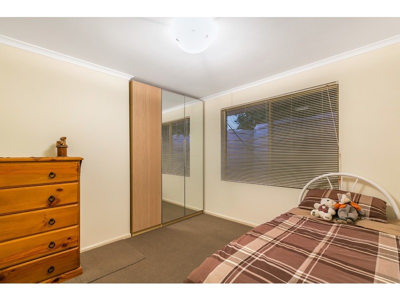 4 Cambridge Place, Clovelly Park SA 5042