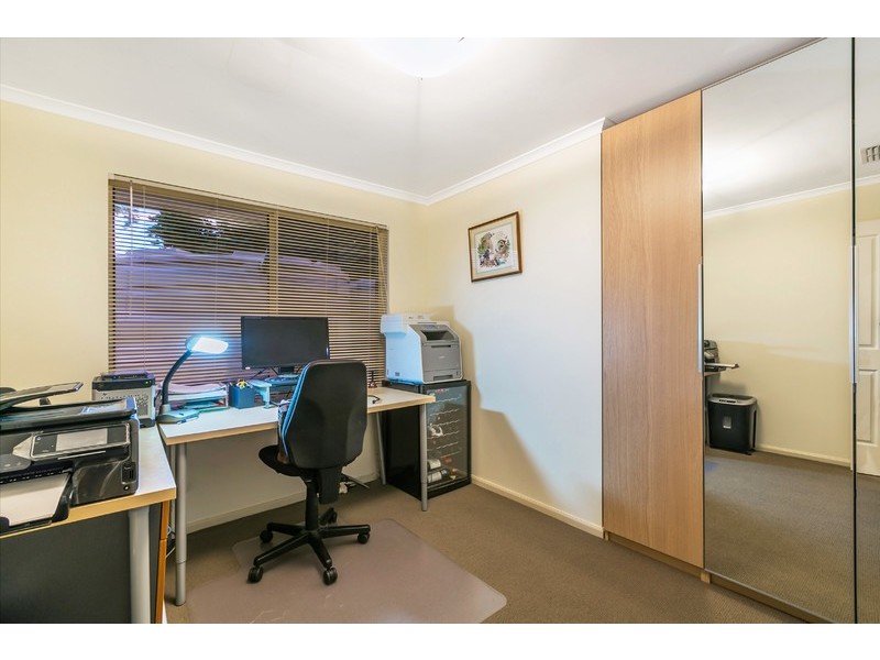 4 Cambridge Place, Clovelly Park SA 5042