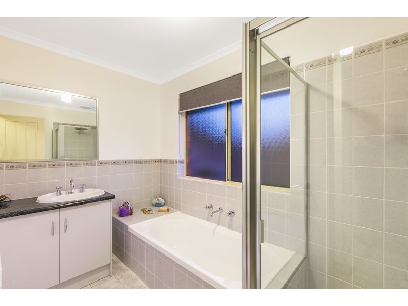 4 Cambridge Place, Clovelly Park SA 5042