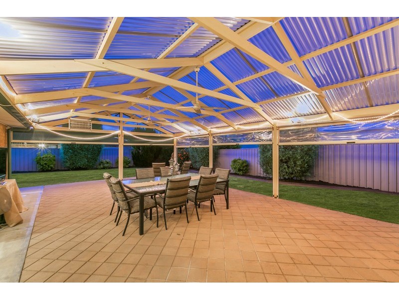 4 Cambridge Place, Clovelly Park SA 5042