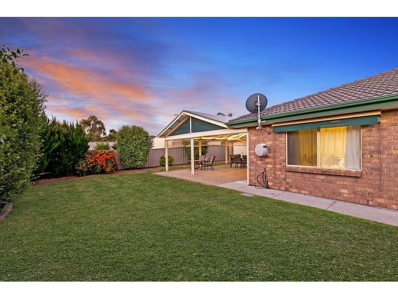 4 Cambridge Place, Clovelly Park SA 5042